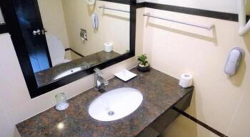 Mallberry Suites Business Hotel Cagayan de Oro Ngoại thất bức ảnh