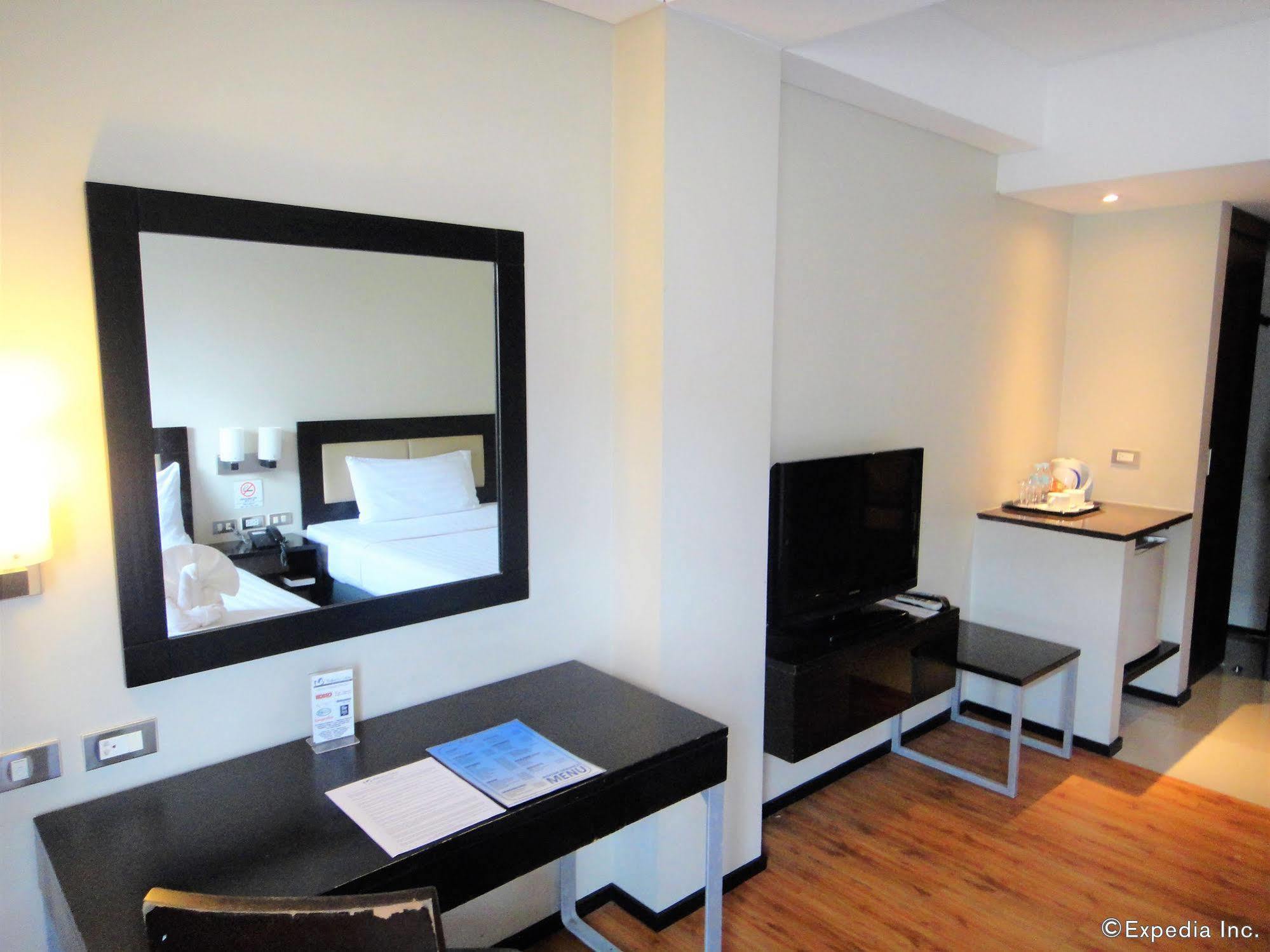 Mallberry Suites Business Hotel Cagayan de Oro Ngoại thất bức ảnh